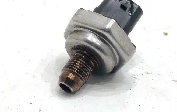 Opel Grandland X Fuel pressure sensor 9812191080