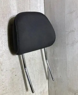 Volkswagen Golf VII Front seat headrest 