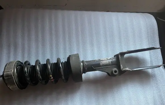 Volkswagen Touareg II Front shock absorber/damper 7P6413031