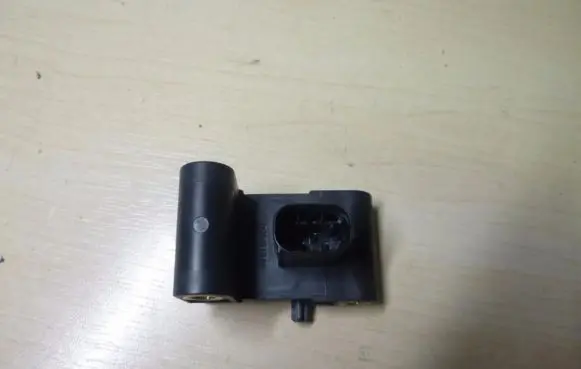 BMW 1 E81 E87 Airbag deployment crash/impact sensor 6911033 X242