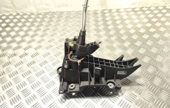 Mazda 3 II Gear shifter/selector BBM246100 110712D AMDG005800