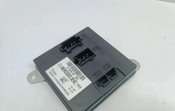 Mercedes-Benz E W211 Central body control module 2115452132 A2115452132