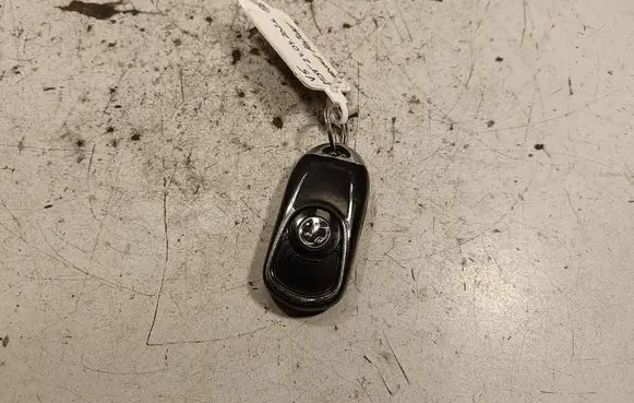 Opel Insignia B Ignition key/card 