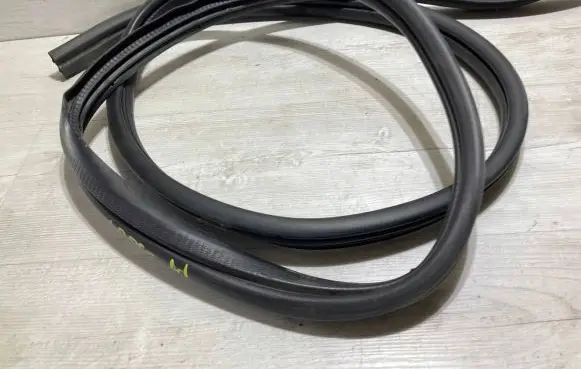 Jeep Grand Cherokee (WK) Rubber seal rear door 