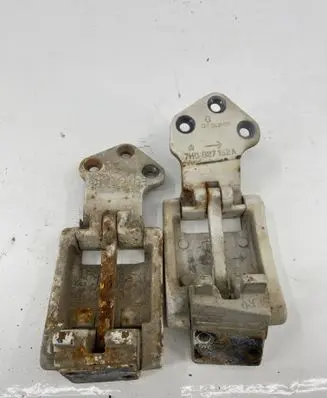 Volkswagen Transporter - Caravelle T5 Loading door lower hinge 7H0827154A 7H0827152A