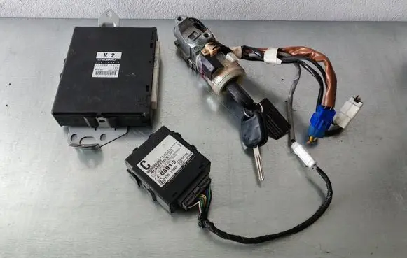Subaru Forester SG Engine ECU kit and lock set 22611AK710 1123001520