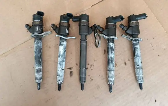 Volvo S60 Fuel injector 30750283