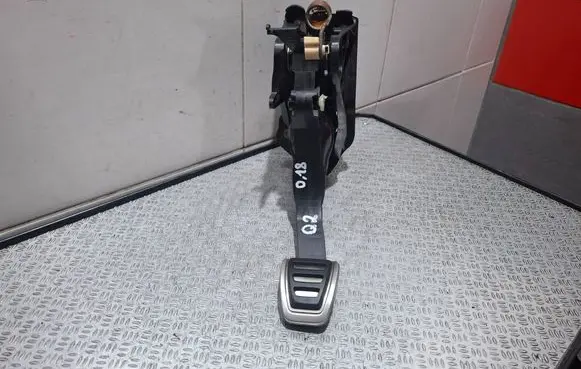 Audi Q2 - Clutch pedal 5q1721059HH