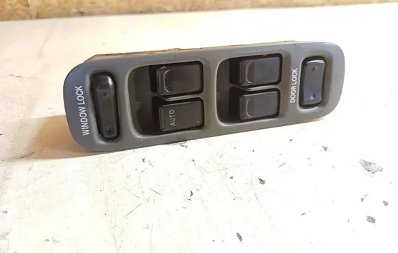 Suzuki Grand Vitara I Electric window control switch