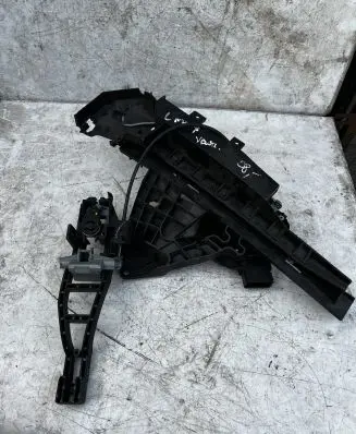 Ford C-MAX I Front door lock 3M5AR21813ET 3M51R224A37 3M51R224A37BF