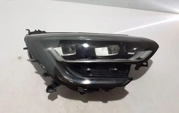Renault Megane IV Headlight/headlamp 260103857R