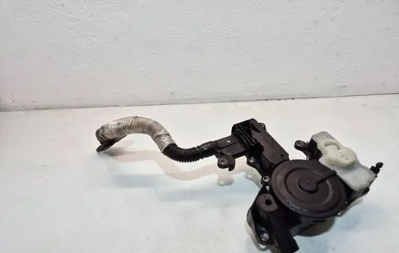 Audi Q5 SQ5 8R Oil breather separator 06H103226A