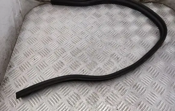 Mercedes-Benz S W221 Engine compartment rubber A2216280098