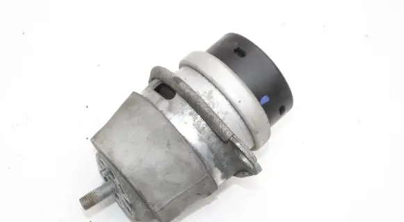 Audi Q7 4L Engine mount bracket 7L8199131F