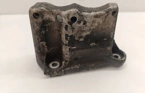 BMW 2 F46 Engine mounting bracket 8511299