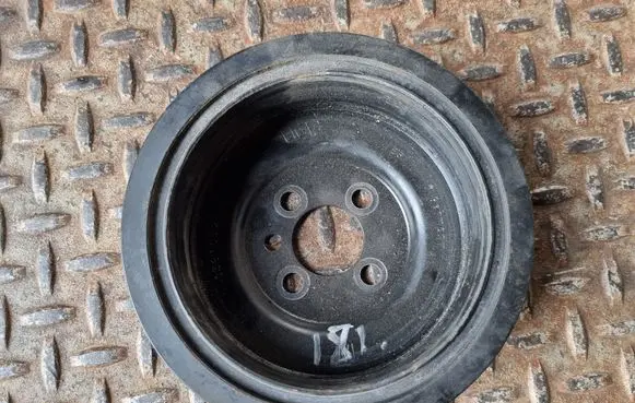 Volkswagen PASSAT B6 Crankshaft pulley 03G105243