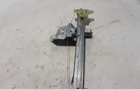 Front window lifting mechanism without motor
