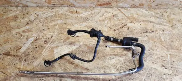 Volkswagen PASSAT B6 Fuel injector supply line/pipe 06E906517A
