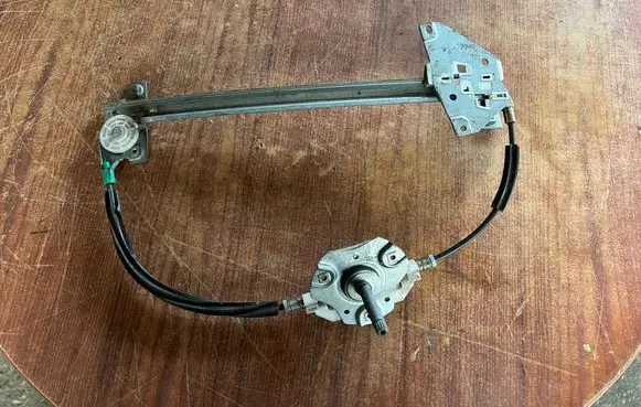 Mitsubishi Space Star Rear door manual window regulator 