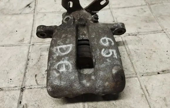 Opel Insignia A Rear brake caliper