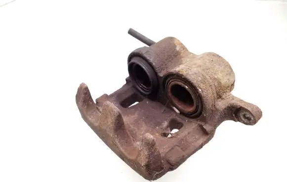 Toyota RAV 4 (XA40) Front brake caliper