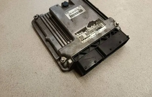 BMW 3 E90 E91 Engine control unit/module 0281015075 7810000 030127039