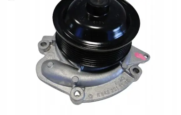 Mercedes-Benz Vito Viano W639 Water pump A6422001701 A6422002201