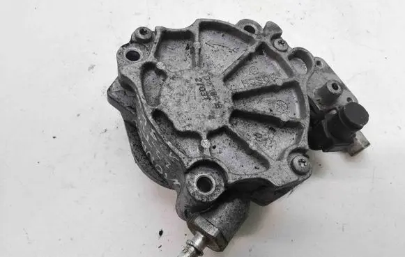 Ford Mondeo Mk III Vacuum pump D171B1B