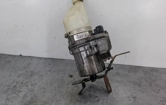 Opel Zafira B Power steering pump