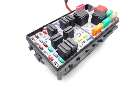 Opel Corsa D Fuse module 13217387