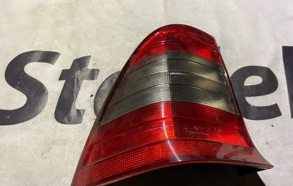 Mercedes-Benz C W202 Rear/tail lights 2028203964 A2028203964