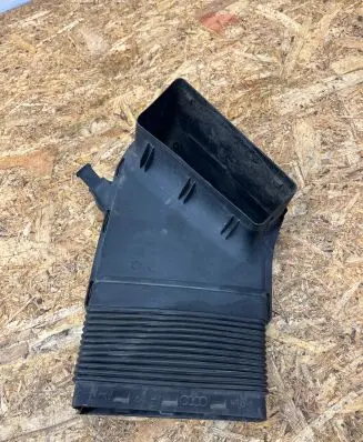 Audi A4 S4 B7 8E 8H Air intake duct part 8E0129617D