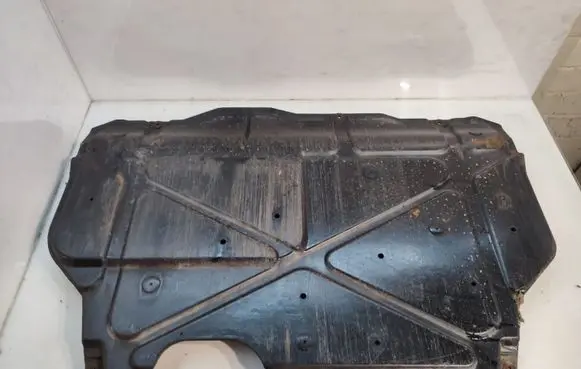 Hyundai Elantra Engine splash shield/under tray