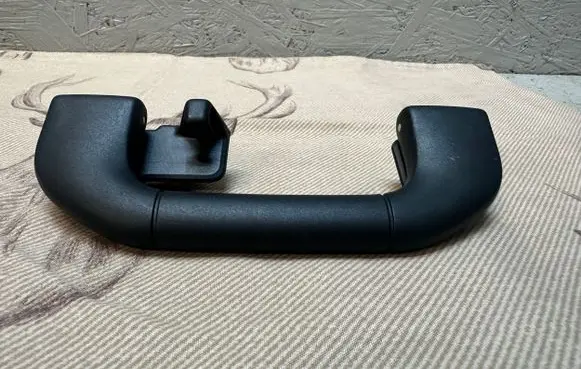 Mercedes-Benz CLS C218 X218 Rear interior roof grab handle A2048100151