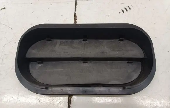 Audi A3 8Y Quarter panel pressure vent 6R0819465C