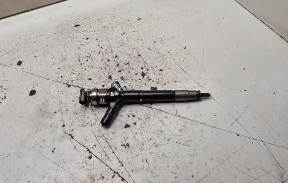 Toyota Corolla Verso AR10 Fuel injector 236700R020 07GG4101