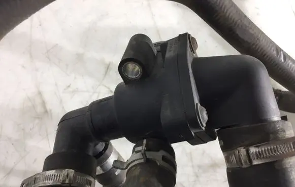 Thermostat/thermostat housing