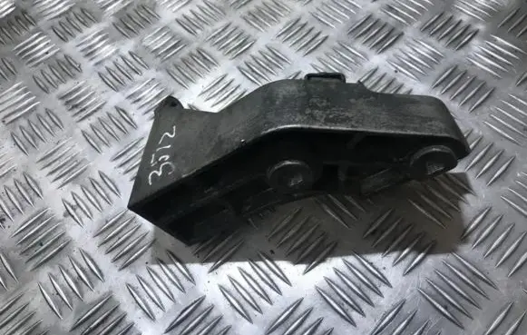 Volvo S40, V40 Engine mounting bracket 8200055566