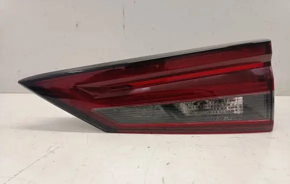 Nissan Qashqai J12 Tailgate rear/tail lights