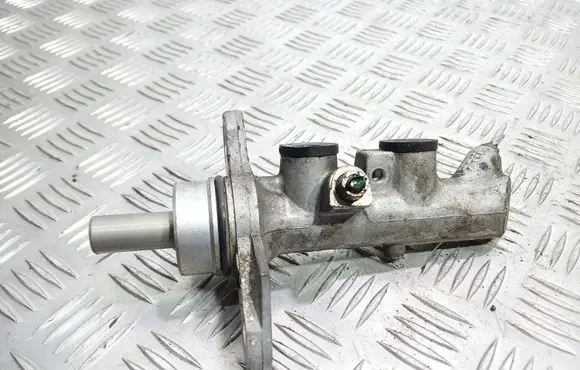 Renault Megane II Master brake cylinder