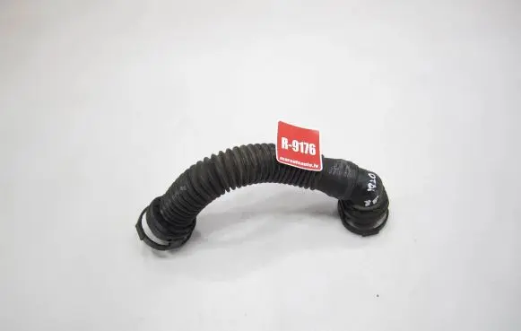 Volkswagen PASSAT B8 Engine coolant pipe/hose 04L103495