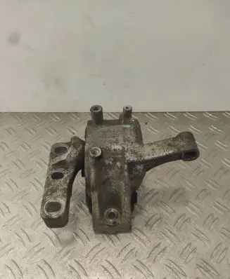 Volkswagen Tiguan Engine mount bracket 5N0199262