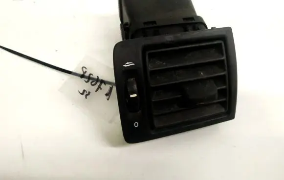 Volvo S40 Dash center air vent grill Y01128