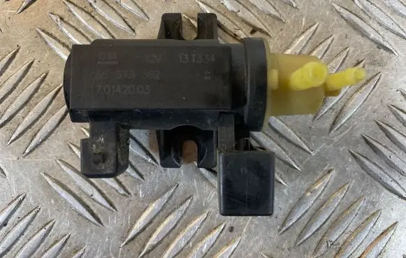 Opel Insignia A Turbo solenoid valve 55573362 13T334 70142003