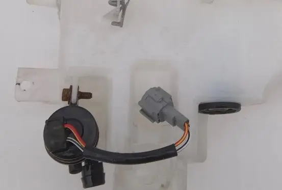 Infiniti QX70 S51 Windscreen/windshield washer pump