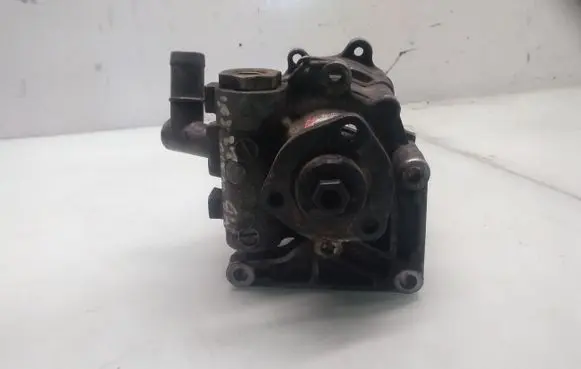 Mercedes-Benz E W210 Power steering pump 0024661901