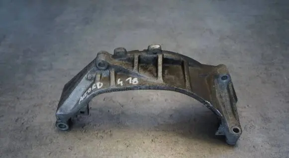 Honda Accord Engine mounting bracket
