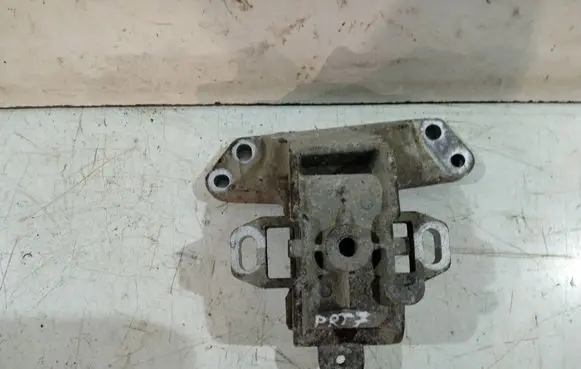 Peugeot 508 Engine mount bracket 