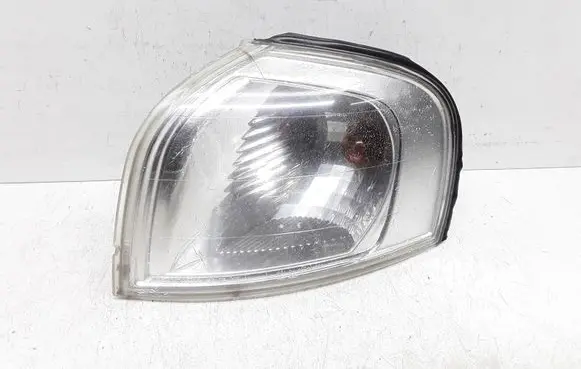 Volvo S80 Front indicator light 88204388