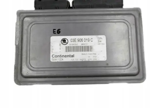 Skoda Fabia Mk2 (5J) Engine control unit/module 03E906019C